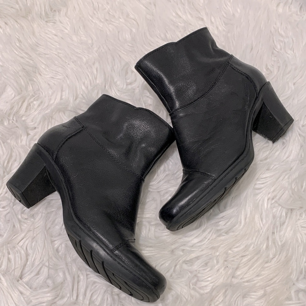 CLARKS Bendables Classic Black Ankle Booties Side Zip women’s Sz 8